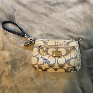 Small coach x poppy wristlet
